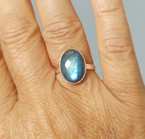 Zilveren ring met natuurlijke Labradoriet steen zilver 925, Sieraden, Tassen en Uiterlijk, Ringen, Nieuw, Dame, Kleiner dan 17