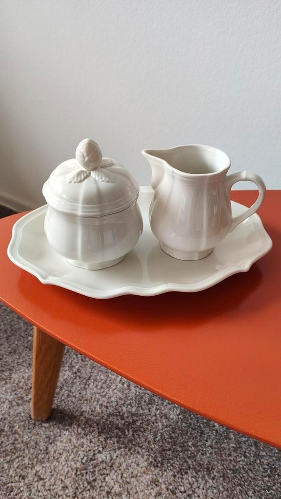 roomstel Villeroy en Boch Manoir suikerpot melkkannetje wit, Antiek en Kunst, Antiek | Servies los, Ophalen of Verzenden