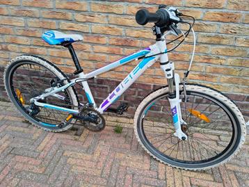 Cube 240 race mountainbike shimano maat 32cm beschikbaar voor biedingen