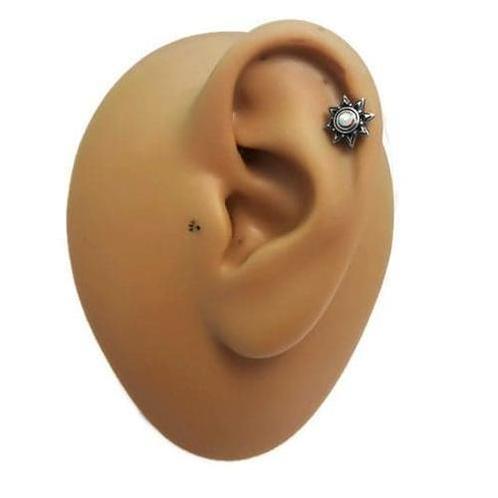 Helix piercing tribal zon met opaliet steentje, Sieraden, Tassen en Uiterlijk, Piercings, Nieuw, Oor- of Traguspiercing, Staal