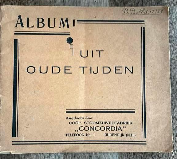Oud plaatjes album -Uit oude tijden - 1953, Boeken, Prentenboeken en Plaatjesalbums, Ophalen of Verzenden, Gelezen
