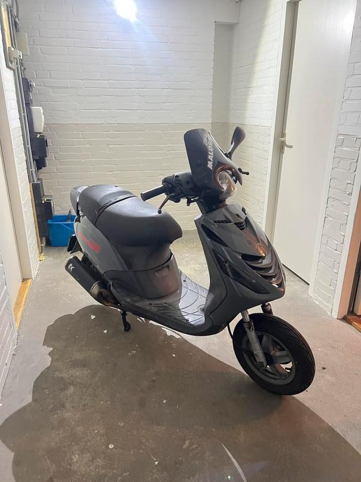 * Nette Piaggio Zip in goede staat 80cc, Fietsen en Brommers, Scooters | Piaggio, Zo goed als nieuw, Zip, Benzine, Ophalen