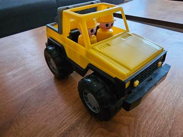 Ambulance jeep beschikbaar voor biedingen