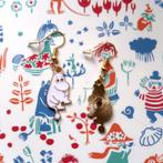 Goudkleurige oorbellen met witte Moomins/Muumins hangertjes, Overige materialen, Verzenden, Nieuw, Knopjes of Stekers