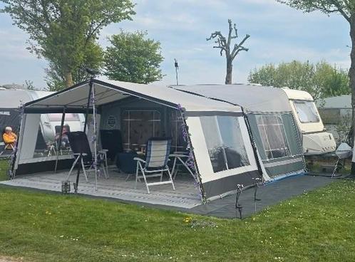 Caravan Adria 4259 TL met Isabella Voortent en een Luifel, Caravans en Kamperen, Tenten, Zo goed als nieuw, Ophalen of Verzenden