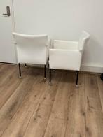 2 witte stoelen op wieltjes – kunstleer – strak design – 2st, Ophalen, Overige materialen, Gebruikt, Twee