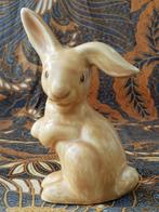 Mooi oud konijn uit Engeland van SylvaC porselein 14 cm.