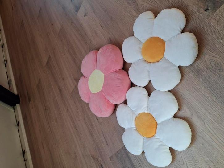 Kussens bloem hema, Kinderen en Baby's, Kinderkamer | Inrichting en Decoratie, Zo goed als nieuw, Kleed of Kussen, Ophalen of Verzenden