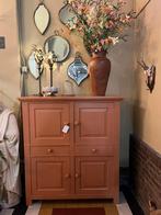 Oude broodkast, opberg kast, brocante, landelijk roze kleur
