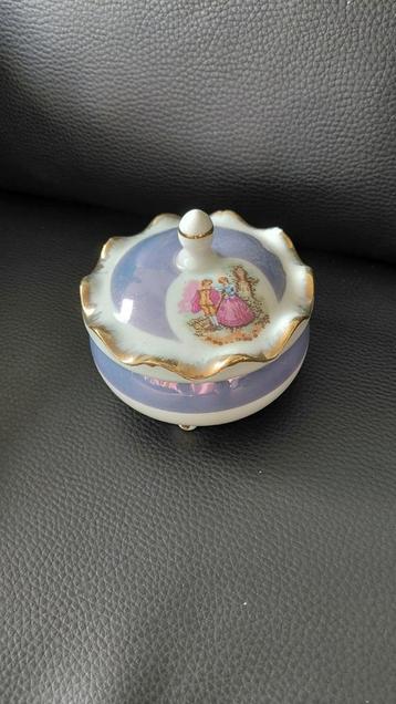 Vintage Sierlijk Schaaltje met Deksel beschikbaar voor biedingen