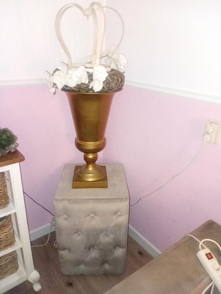 2 Taupe Gecaptionneerde Kastjes - Sokkel/Nachtkastje, Huis en Inrichting, Slaapkamer | Nachtkastjes, Zo goed als nieuw, Ophalen