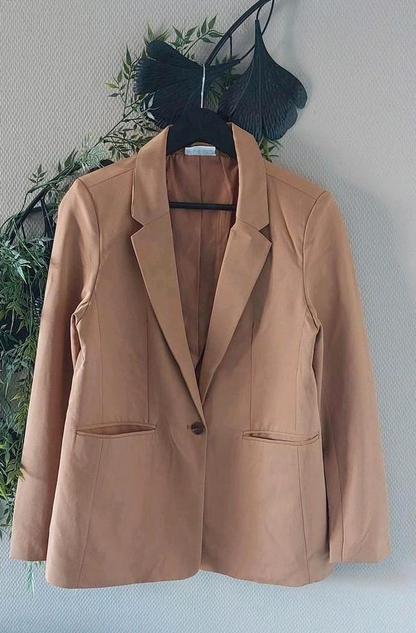 BLAZER bruin camel M🙂, Kleding | Dames, Jasjes, Kostuums en Pakken, Nieuw, Jasje, Maat 38/40 (M), Bruin, Ophalen of Verzenden