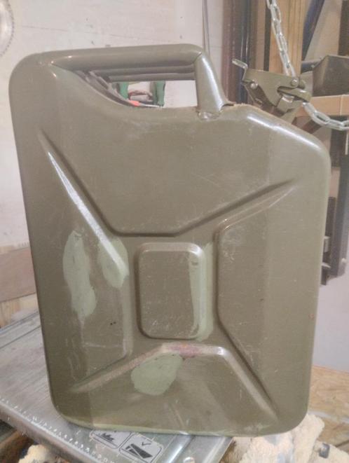 Te koop; Stalen jerrycan 20 liter., Tuin en Terras, Regentonnen, Gebruikt, Metaal, Minder dan 75 liter, Ophalen of Verzenden