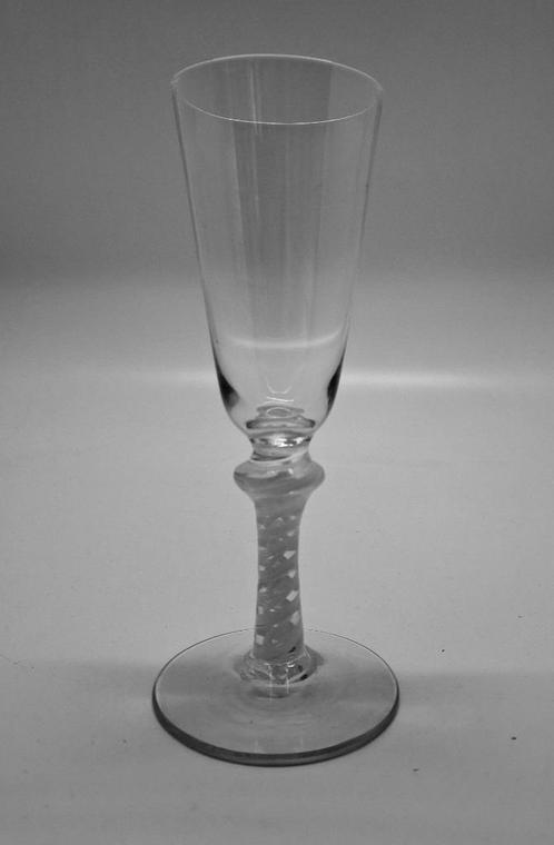 Georgisch Opaque Twist Ale glas ca. 1760, Antiek en Kunst, Antiek | Glas en Kristal, Ophalen of Verzenden