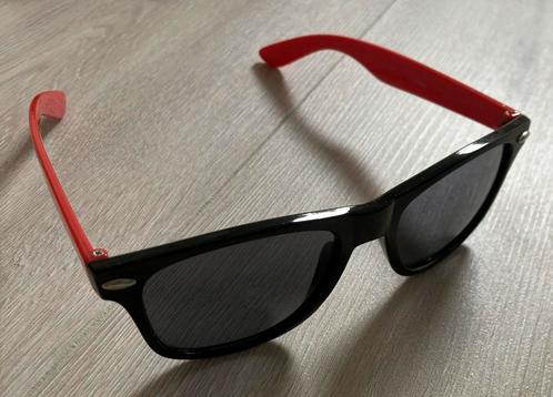 Jongens / heren zonnebril zwart rood, Sieraden, Tassen en Uiterlijk, Zonnebrillen en Brillen | Heren, Gebruikt, Zonnebril, Overige merken