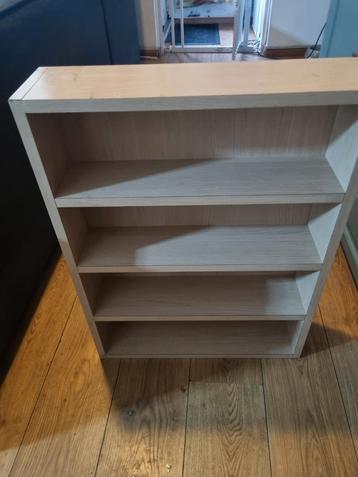 Leuk smal kastje  beschikbaar voor biedingen
