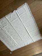 Kanten tafelkleed 135x125 cm antiek damast uit Engeland, Huis en Inrichting, Tafelkleden, Ophalen of Verzenden, Zo goed als nieuw