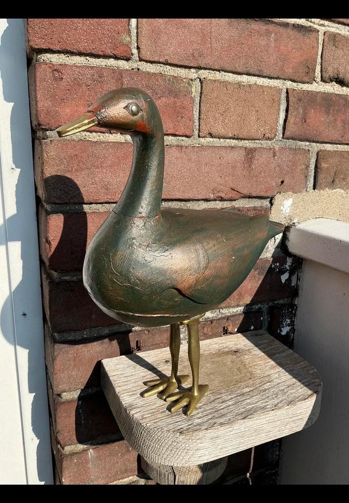 Leuke groen / bruin houten vogel met koperen poten en snavel, Huis en Inrichting, Woonaccessoires | Overige, Zo goed als nieuw