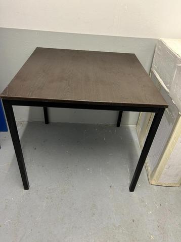 vierkante tafel met houten blad 80x80 hoogte 76 cm beschikbaar voor biedingen