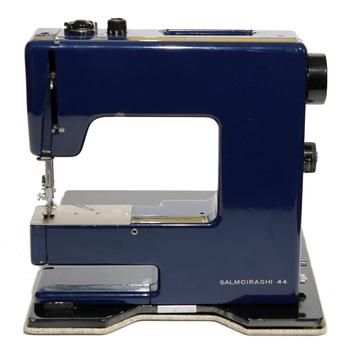 Draagbare naaimachine, Italiaans design 1957, Salmoiraghi 44 beschikbaar voor biedingen