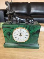 Whippetbeeld met klok, Antiek en Kunst, Antiek | Klokken, Ophalen of Verzenden