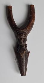 Katapult met antilopenkop en mensfiguur, Ophalen of Verzenden