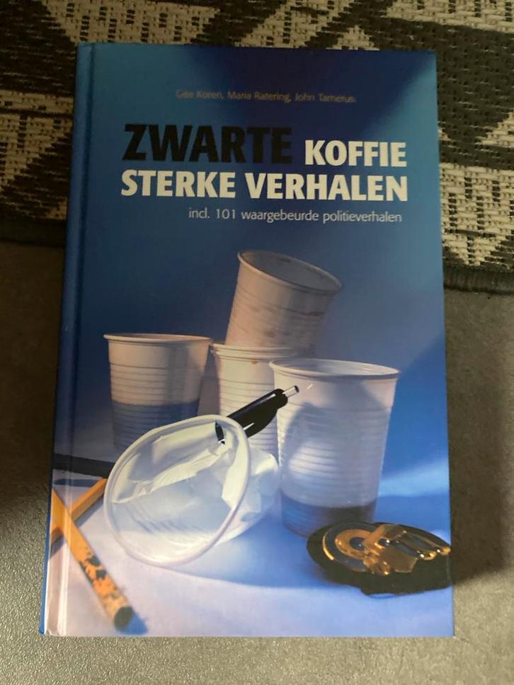 Zwarte Koffie - Sterke Politieverhalen, Boeken, Biografieën, Zo goed als nieuw, Ophalen of Verzenden