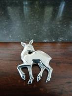 Oude hoogstwaarschijnlijk zilveren handwerk broche bambi, Sieraden, Tassen en Uiterlijk, Broches, Ophalen of Verzenden, Zo goed als nieuw
