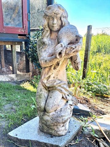 Betonnen tuinbeeld 75 cm met fontein functie  beschikbaar voor biedingen