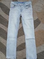 Lichtblauwe jeans met studs maat 140, Kinderen en Baby's, Kinderkleding | Maat 140, Ophalen of Verzenden, Gebruikt, Meisje, Broek