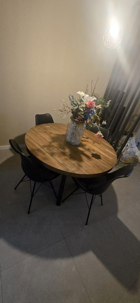 Eettafel met 4 gratis gebruikte stoelen, Huis en Inrichting, Tafels | Eettafels, Gebruikt, 50 tot 100 cm, 200 cm of meer, Vier personen