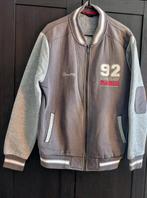 Vest uit Disneyland Paris maat L.
Lekker ruim warm vest., Ophalen of Verzenden, Gedragen, Grijs