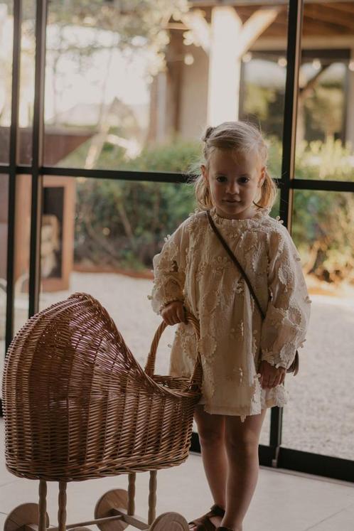 Nieuw rieten poppenwagentje, Kinderen en Baby's, Speelgoed | Poppen, Nieuw, Babypop, Ophalen of Verzenden