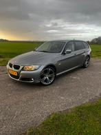 BMW 3-Serie 2.0 I 318 Touring 2011 Grijs Luxury Line, 4 cilinders, Origineel Nederlands, Stationwagon, Handgeschakeld