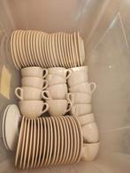 29 kopjes 44 schotels met oor en 17 gewone schotels, Ophalen of Verzenden, Overige stijlen, Overige typen