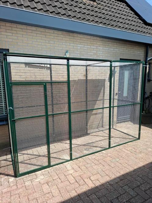Ruime groene aluminium voliere met polycarbonaat dakpanelen, Dieren en Toebehoren, Vogels | Hokken en Kooien, Volière, Aluminium