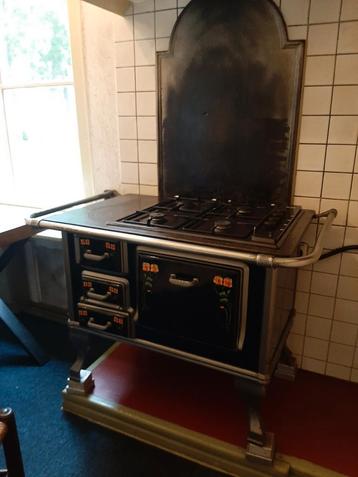 Antiek Gasfornuis beschikbaar voor biedingen