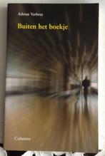 Boek - Buiten het boekje - Adrian Verbree - Columns, Ophalen, Adrian Verbree, Zo goed als nieuw, Eén auteur