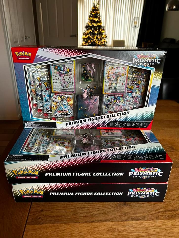 Pokemon Prismatic Evoltuions premium figure collection box, Hobby en Vrije tijd, Verzamelkaartspellen | Pokémon, Zo goed als nieuw