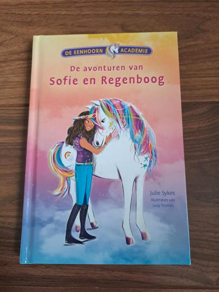 De avonturen van Sofie en Regenboog - de eenhoorn academie, Boeken, Kinderboeken | Jeugd | 10 tot 12 jaar, Gelezen, Fictie, Ophalen of Verzenden