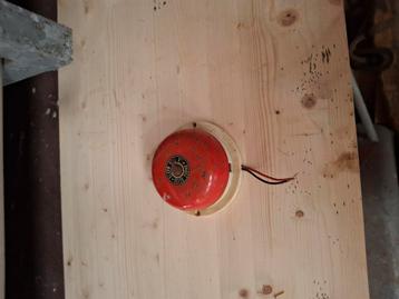 12 volt alarmbel  250mA beschikbaar voor biedingen