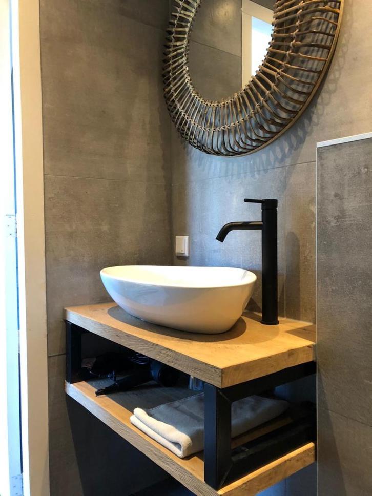 Stoer badmeubel MASSIEF HOUT OP MAAT GEMAAKT, Huis en Inrichting, Badkamer | Badkamermeubels, Nieuw, Wastafelkast, Ophalen of Verzenden