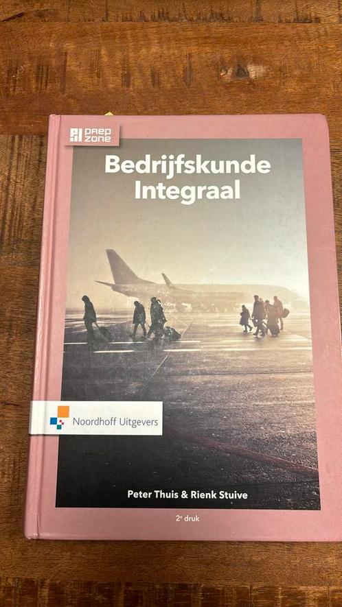 Rienk Stuive - Bedrijfskunde integraal, Boeken, Wetenschap, Zo goed als nieuw, Verzenden
