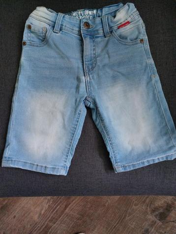 Leuke spijker korte broek maat 128 beschikbaar voor biedingen