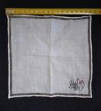 Antieke geborduurde zakdoek, Ophalen of Verzenden