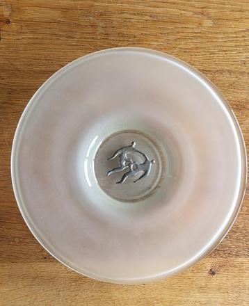 glazen schaal met bronzen element beschikbaar voor biedingen