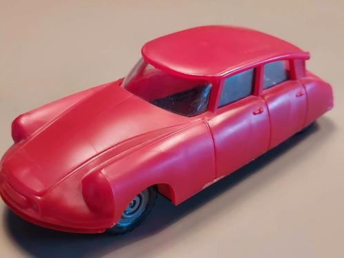Citroën DS 19  berline  1:24  Elzett Müvek  Hongarije, Hobby en Vrije tijd, Modelauto's | 1:24, Gebruikt, Ophalen of Verzenden