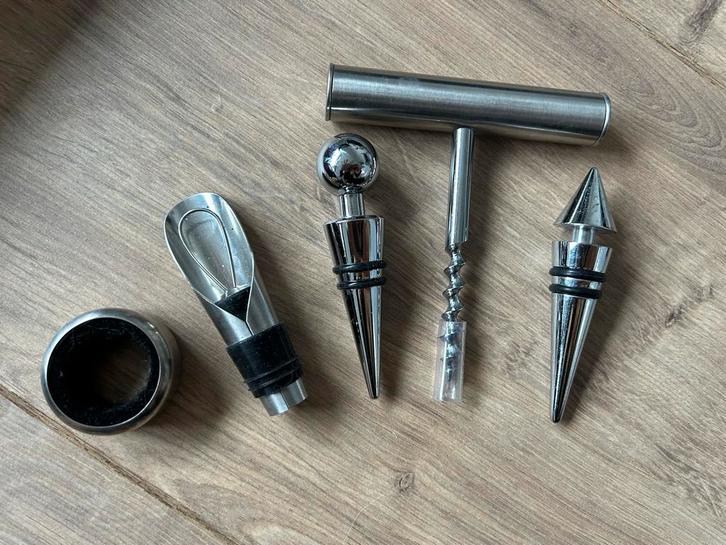 Complete Wijnset - Kurkentrekker, Schenktuit, Stoppers, Huis en Inrichting, Keuken | Keukenbenodigdheden, Zo goed als nieuw, Ophalen of Verzenden