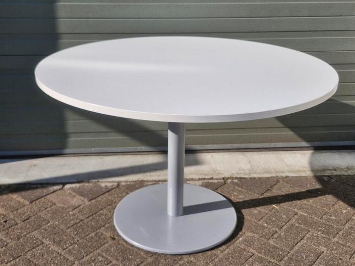 Pedrali vergadertafel / eetkamertafel rond 120cm wit, Huis en Inrichting, Bureaus, Zo goed als nieuw, Ophalen of Verzenden