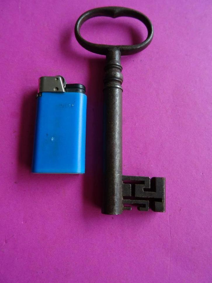 OUDE ANTIEKE KLUIS GELDKIST SLEUTEL SLEUTELS SLOT SLOTEN, Antiek en Kunst, Curiosa en Brocante, Ophalen of Verzenden